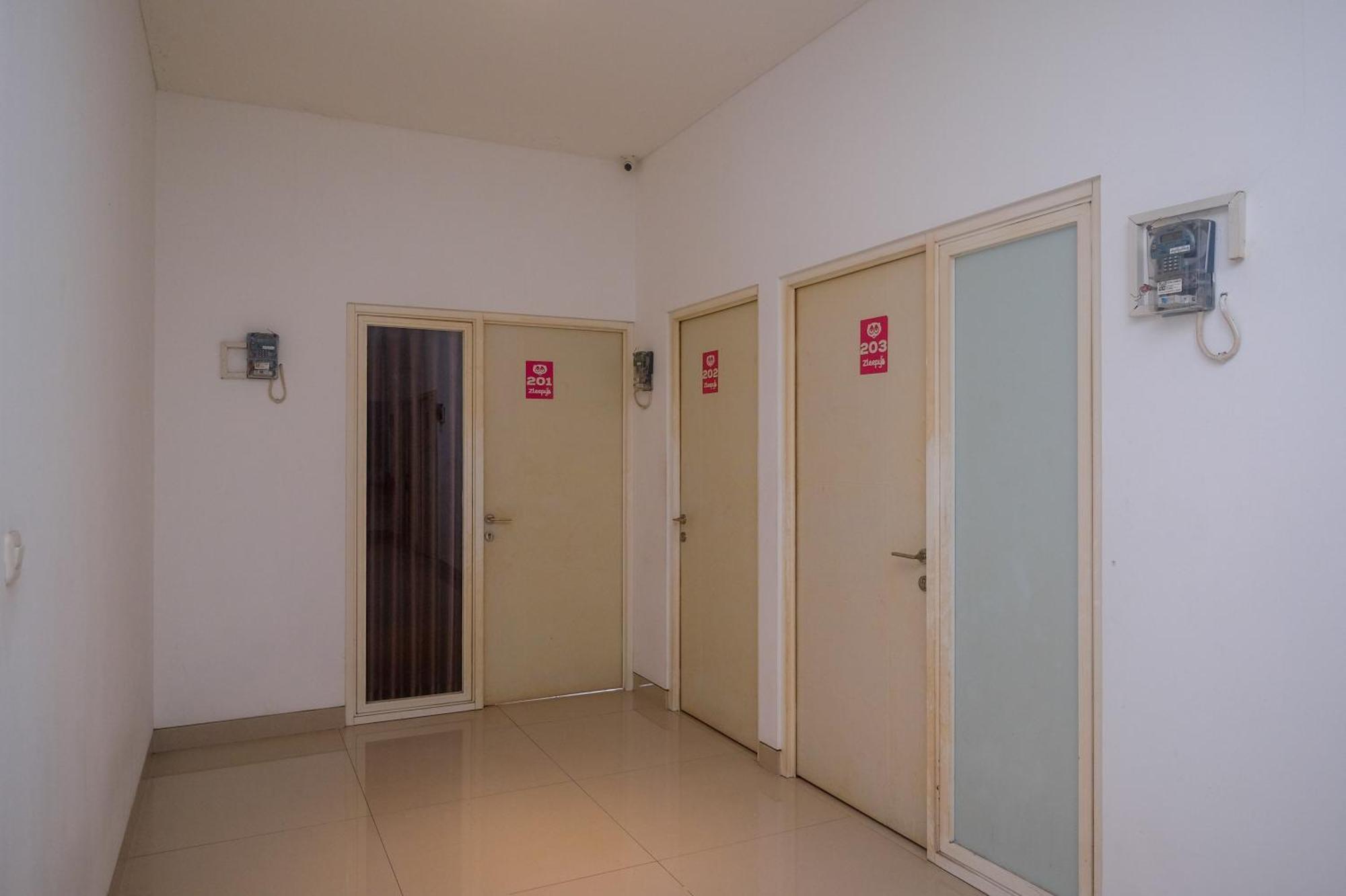 Reddoorz Syariah Near Simpang Lima Semarang Hotel Jomblang Buitenkant foto