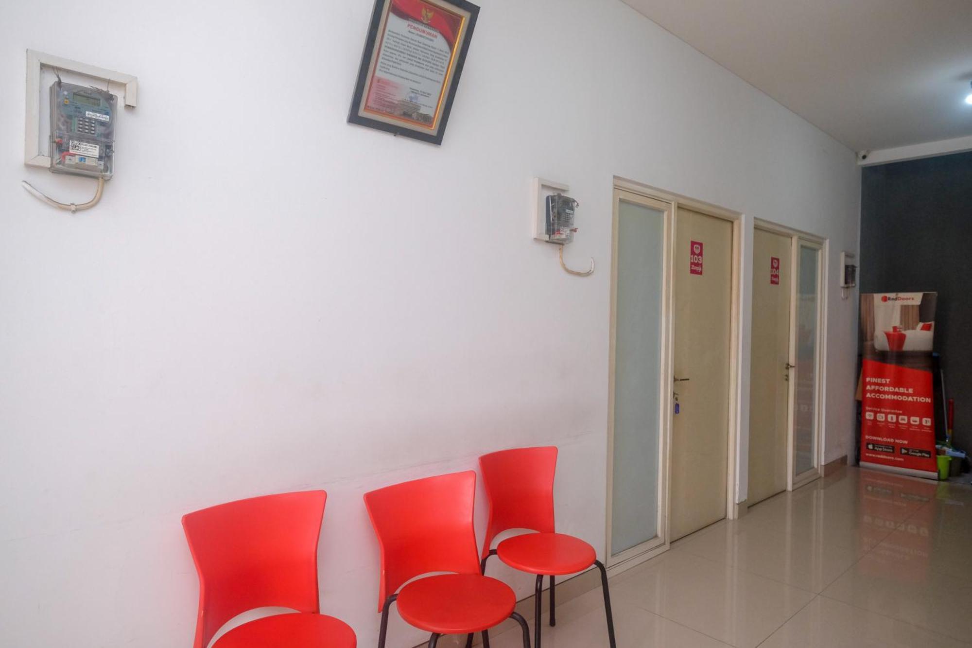 Reddoorz Syariah Near Simpang Lima Semarang Hotel Jomblang Buitenkant foto