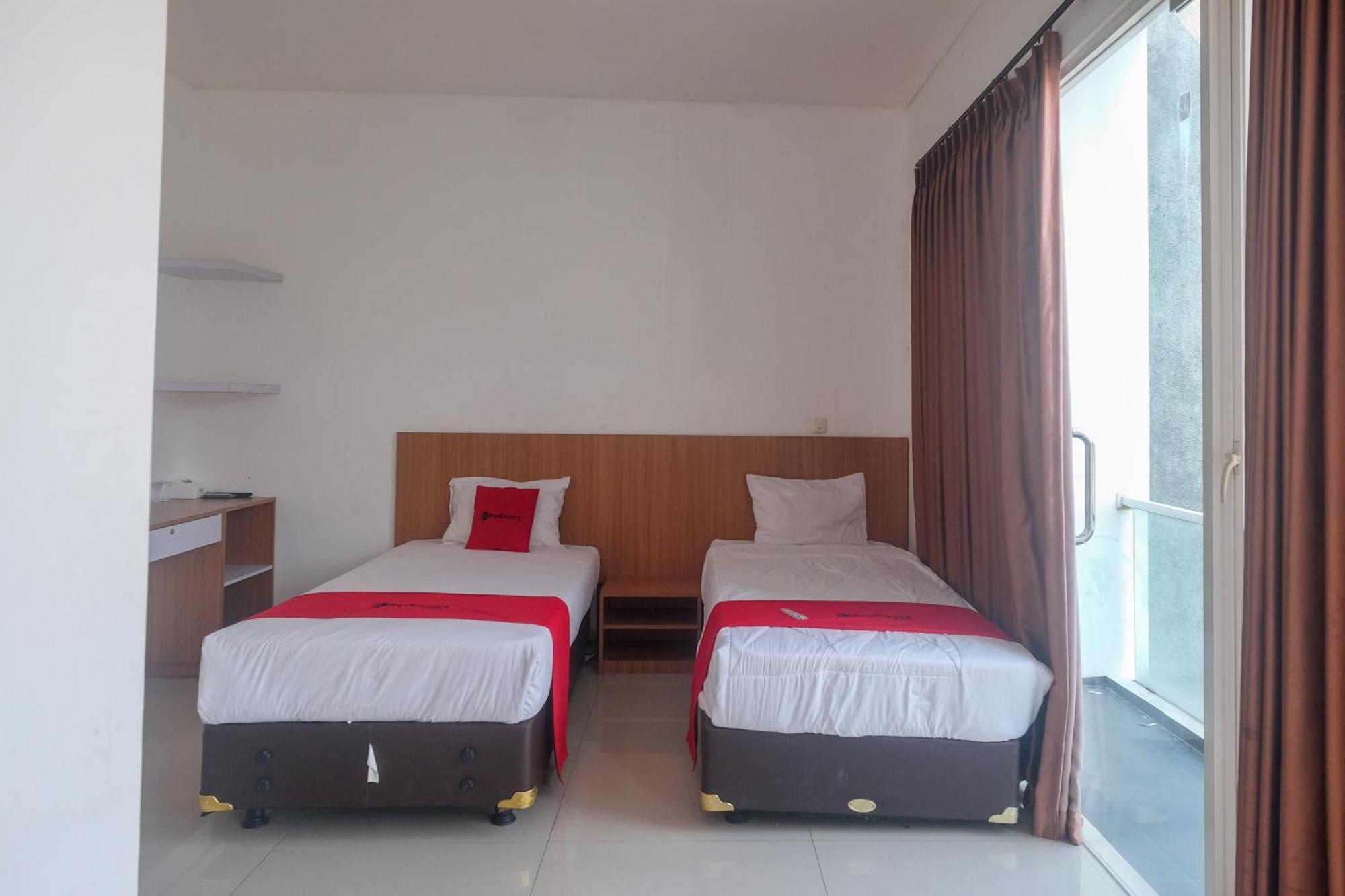 Reddoorz Syariah Near Simpang Lima Semarang Hotel Jomblang Buitenkant foto