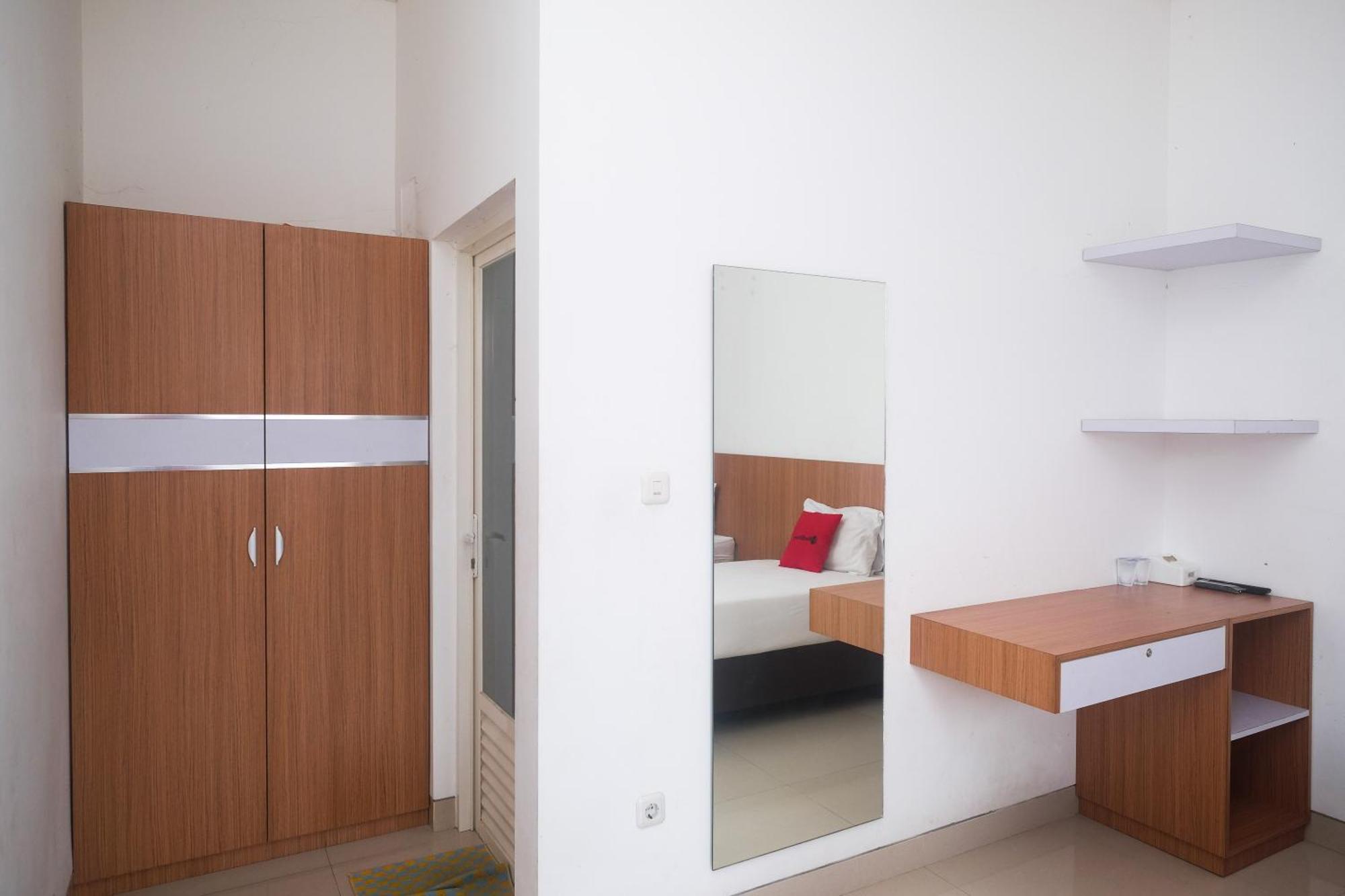 Reddoorz Syariah Near Simpang Lima Semarang Hotel Jomblang Buitenkant foto