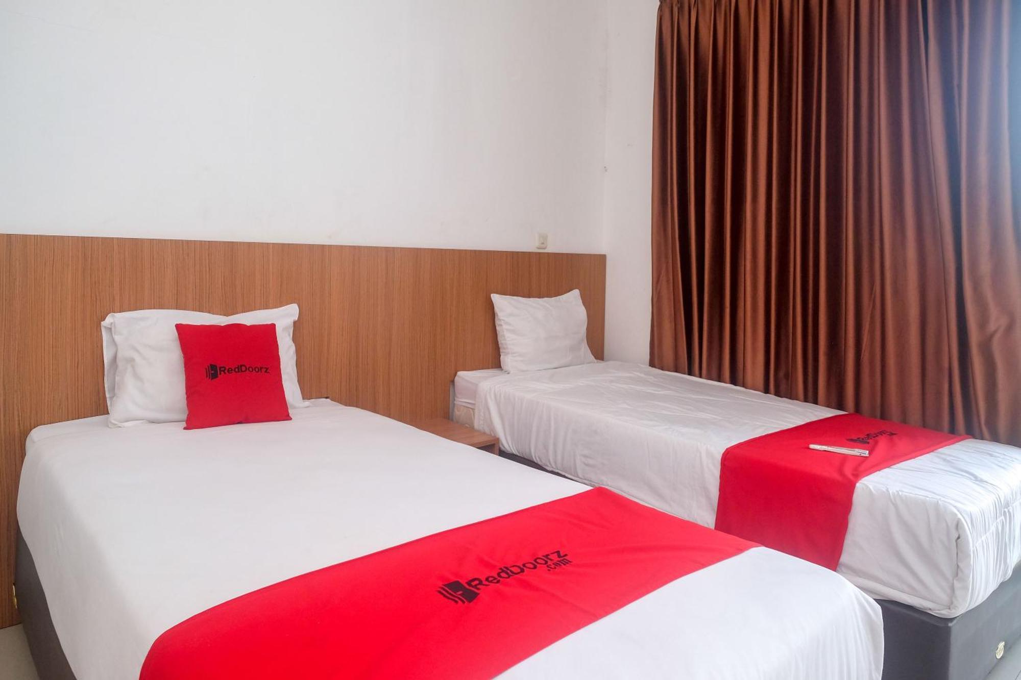 Reddoorz Syariah Near Simpang Lima Semarang Hotel Jomblang Buitenkant foto