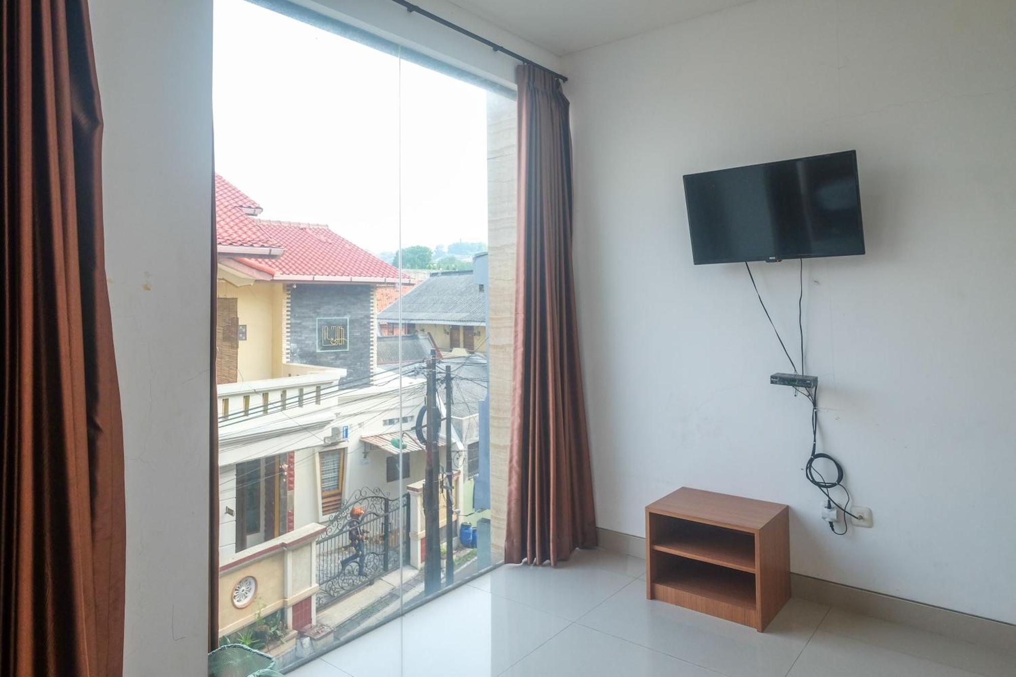 Reddoorz Syariah Near Simpang Lima Semarang Hotel Jomblang Buitenkant foto
