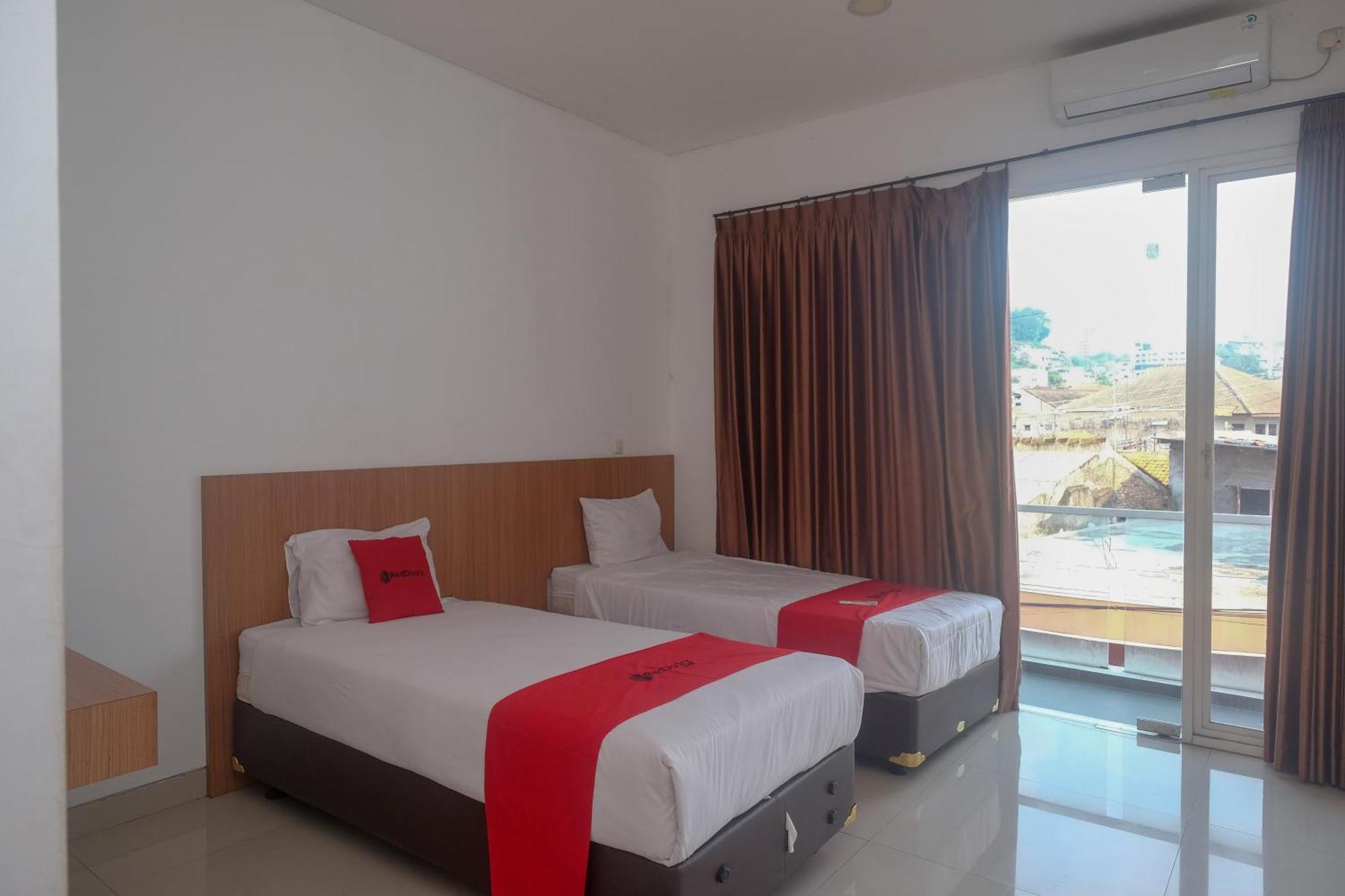 Reddoorz Syariah Near Simpang Lima Semarang Hotel Jomblang Buitenkant foto