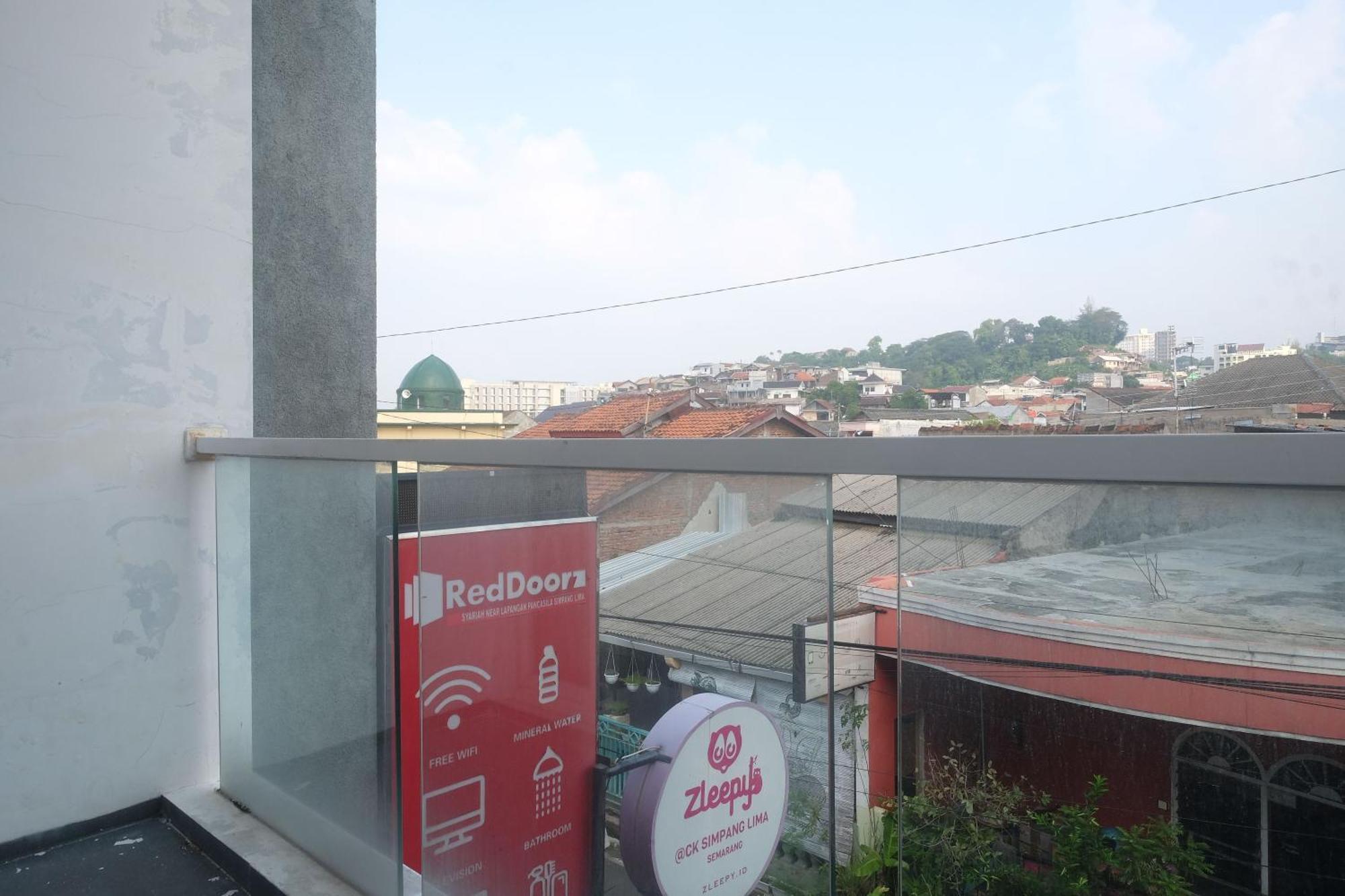 Reddoorz Syariah Near Simpang Lima Semarang Hotel Jomblang Buitenkant foto