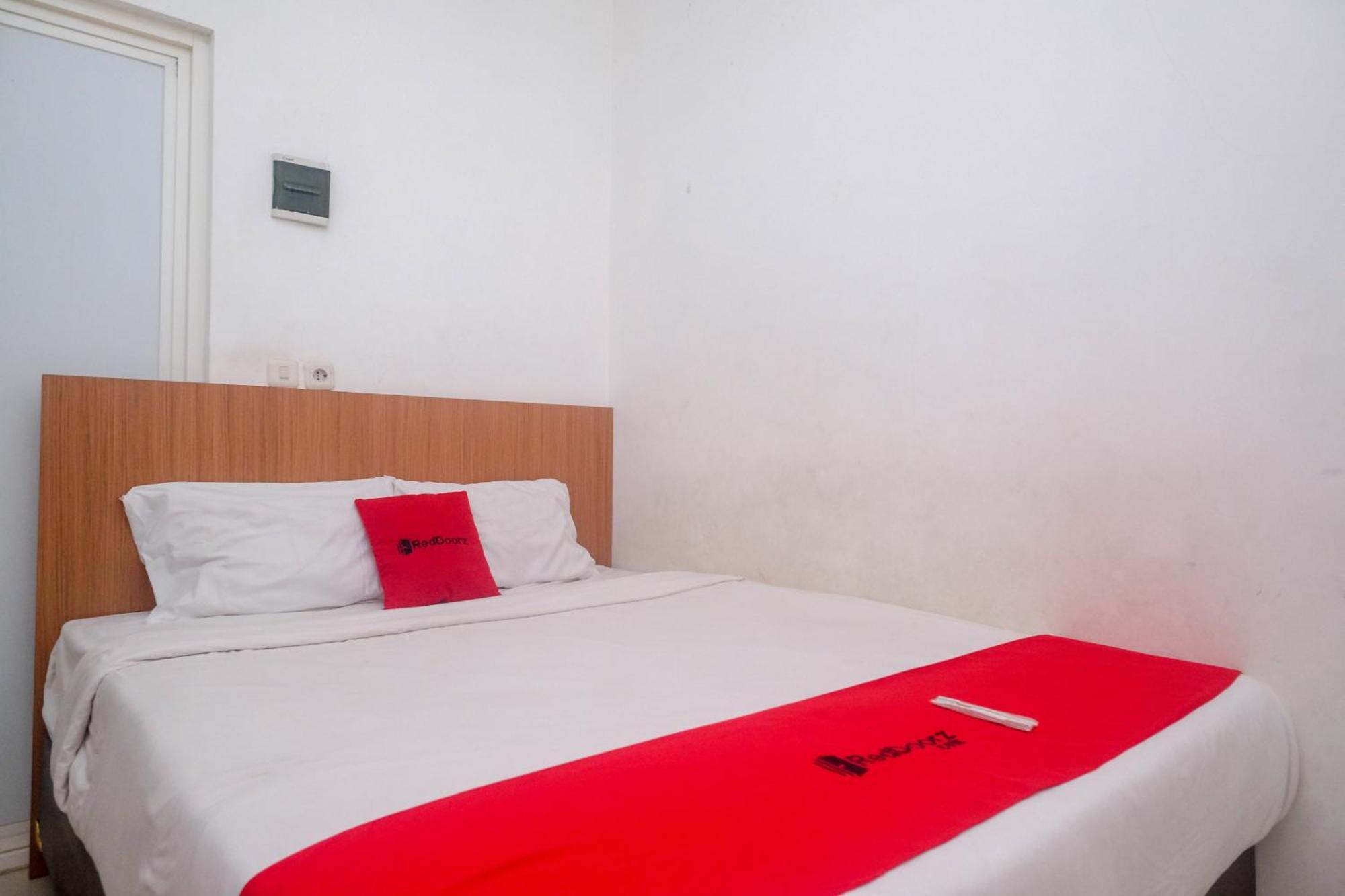 Reddoorz Syariah Near Simpang Lima Semarang Hotel Jomblang Buitenkant foto