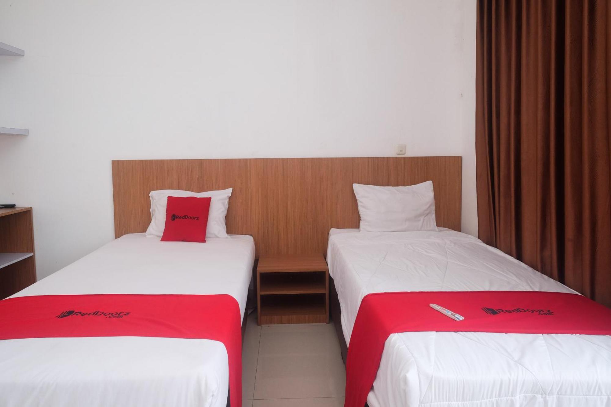 Reddoorz Syariah Near Simpang Lima Semarang Hotel Jomblang Buitenkant foto